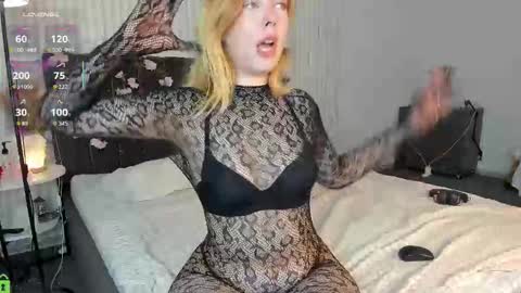 Snapshot of fieryfeline chatting on 09/12/25, 11:04 Filla online show from 09/12/25, 11:04