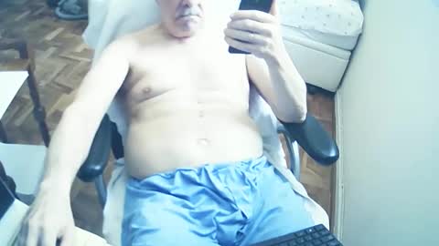 Snapshot of filhober chatting on 02/17/25, 02:37 filhober online show from 02/17/25, 02:37