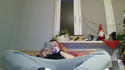 Snapshot of filipek757 chatting on 01/06/25, 04:34 filipek757 online show from 01/06/25, 04:34