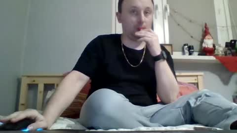 Snapshot of filipek757 chatting on 01/06/25, 09:43 filipek757 online show from 01/06/25, 09:43