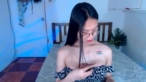 Snapshot of filipina_sassyqirl19xxx chatting on 01/31/25, 10:10 sweet online show from 01/31/25, 10:10