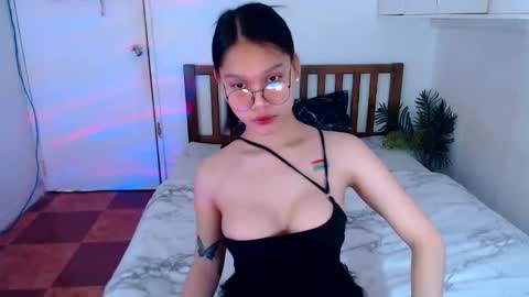 Snapshot of filipina_sassyqirl19xxx chatting on 09/18/25, 08:16 sweet online show from 09/18/25, 08:16