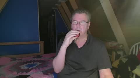 Snapshot of finderfiner chatting on 11/22/25, 07:07 finderfiner online show from 11/22/25, 07:07