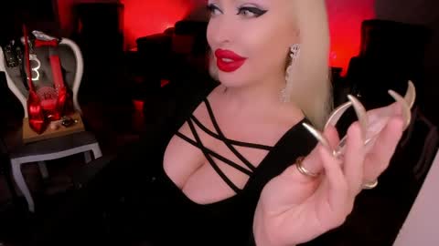 Snapshot of findom_god chatting on 04/20/26, 03:09 AlfaFemale online show from 04/20/26, 03:09