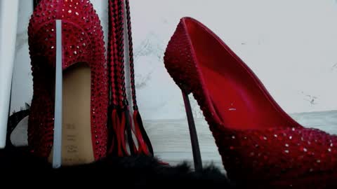 Snapshot of findom_god chatting on 05/04/26, 04:08 AlfaFemale online show from 05/04/26, 04:08