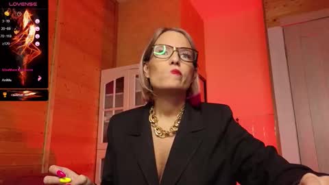 Lady online show from 12/17/25, 09:21