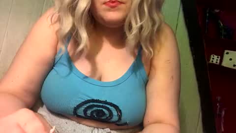 Snapshot of findommefoxi chatting on 01/09/25, 03:55 findommefoxi online show from 01/09/25, 03:55