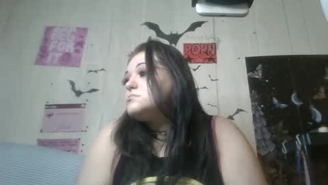 Snapshot of findommefoxi chatting on 10/04/25, 07:50 findommefoxi online show from 10/04/25, 07:50