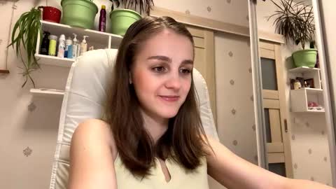 Snapshot of fionapiccard chatting on 11/14/25, 01:21 Keite wanna play Meow online show from 11/14/25, 01:21