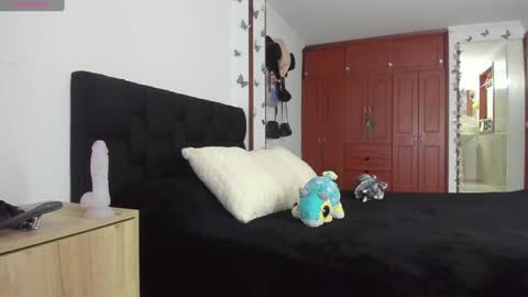 Snapshot of fiore_sanz chatting on 01/03/25, 12:33 online show from 01/03/25, 12:33
