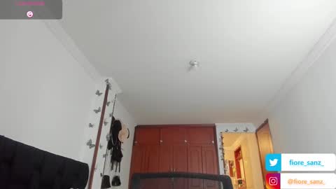 Snapshot of fiore_sanz chatting on 02/14/25, 04:47 online show from 02/14/25, 04:47