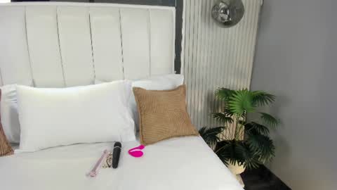 Snapshot of fiorelaston chatting on 07/02/26, 04:07 Fiorela online show from 07/02/26, 04:07