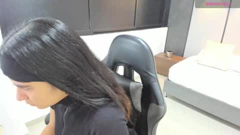 F I O R E L L A  online show from 10/22/25, 07:13