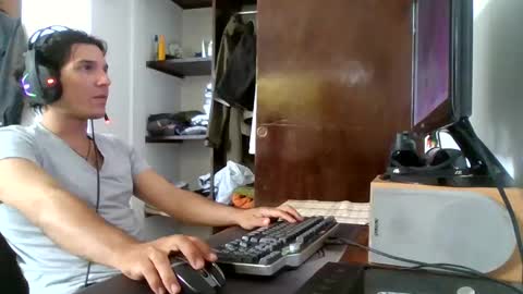 Snapshot of firefeelings chatting on 01/03/25, 04:59 Ricardo online show from 01/03/25, 04:59