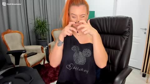 Snapshot of fireflowers_ chatting on 12/07/24, 12:41 Kallisy online show from 12/07/24, 12:41