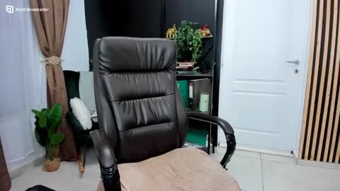 Snapshot of fireflowers_ chatting on 09/09/25, 09:14 Kallisy online show from 09/09/25, 09:14