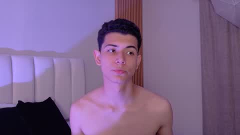 Nicolas online show from 03/18/26, 07:39