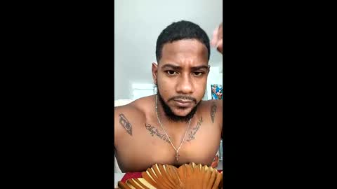 Snapshot of fit_fray chatting on 03/06/26, 02:02 FRAIDER online show from 03/06/26, 02:02