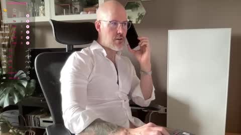 Snapshot of fit_rubinho chatting on 02/19/25, 09:06 Rubn online show from 02/19/25, 09:06