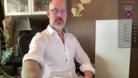 Snapshot of fit_rubinho chatting on 10/31/25, 09:21 Rubn online show from 10/31/25, 09:21