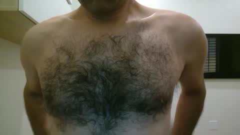 Snapshot of fitfriendlyandhairy chatting on 05/19/26, 04:35 fitfriendlyandhairy online show from 05/19/26, 04:35