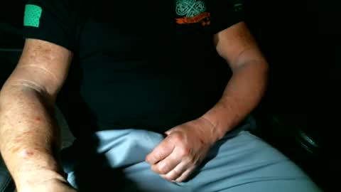 Snapshot of fitguy40 chatting on 02/11/25, 04:22 fitguy40 online show from 02/11/25, 04:22