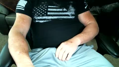 Snapshot of fitguy40 chatting on 02/15/25, 09:15 fitguy40 online show from 02/15/25, 09:15