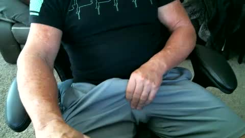 Snapshot of fitguy40 chatting on 03/04/25, 07:43 fitguy40 online show from 03/04/25, 07:43