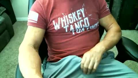 Snapshot of fitguy40 chatting on 11/03/25, 08:10 fitguy40 online show from 11/03/25, 08:10