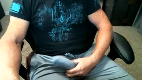 Snapshot of fitguy40 chatting on 12/02/25, 09:21 fitguy40 online show from 12/02/25, 09:21