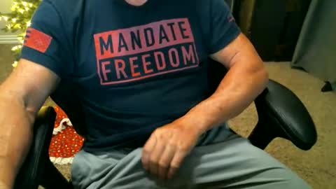 Snapshot of fitguy40 chatting on 12/18/25, 03:56 fitguy40 online show from 12/18/25, 03:56