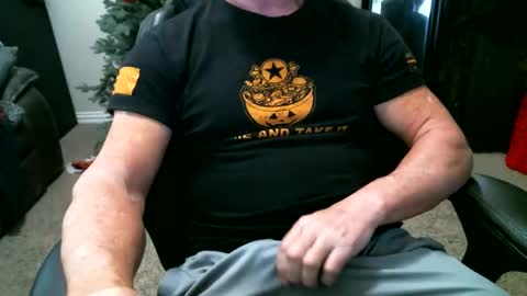 Snapshot of fitguy40 chatting on 01/07/26, 09:50 fitguy40 online show from 01/07/26, 09:50