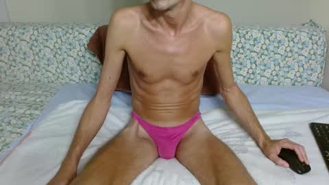 Snapshot of fithotguy90 chatting on 10/12/25, 04:39 Luis online show from 10/12/25, 04:39