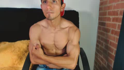 Snapshot of fitnescalientes chatting on 02/19/25, 02:44 fitnescalientes online show from 02/19/25, 02:44