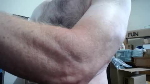 Snapshot of fitshow75 chatting on 09/17/25, 11:34  Links in Bio below online show from 09/17/25, 11:34