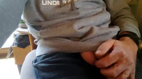 Snapshot of fiveforwilly1 chatting on 12/14/25, 01:38 Markus online show from 12/14/25, 01:38