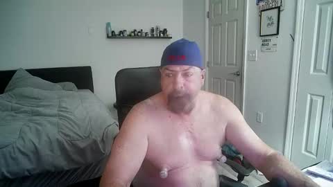 Snapshot of flaguy3233 chatting on 05/10/26, 08:19 Florida guy online show from 05/10/26, 08:19