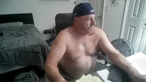Snapshot of flaguy3233 chatting on 08/02/26, 04:11 Florida guy online show from 08/02/26, 04:11