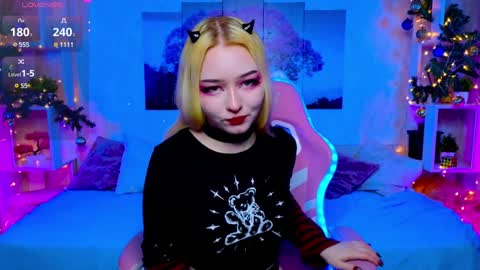 Sophie online show from 01/06/25, 04:15