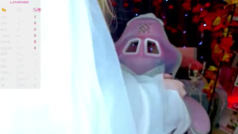 Sophie online show from 10/28/25, 04:05