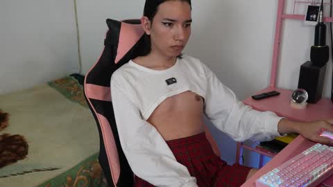 Snapshot of flaream_angel chatting on 01/01/25, 01:37 Alexa online show from 01/01/25, 01:37