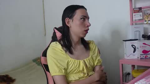 Snapshot of flaream_angel chatting on 11/05/25, 05:46 Alexa online show from 11/05/25, 05:46