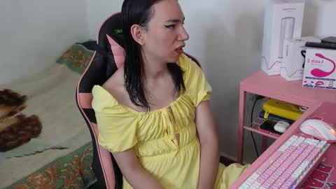 Snapshot of flaream_angel chatting on 02/18/26, 05:20 Alexa online show from 02/18/26, 05:20