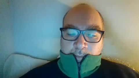 Snapshot of flashdreaming chatting on 01/12/26, 10:26 Carlo online show from 01/12/26, 10:26