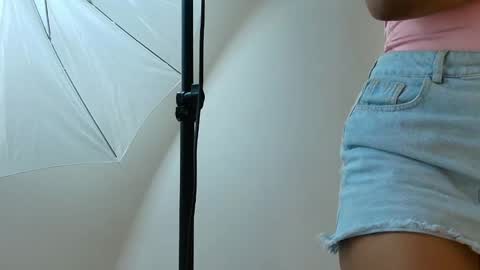 Snapshot of flavia_cruz chatting on 05/18/26, 12:22 Flavia online show from 05/18/26, 12:22
