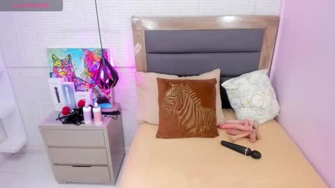   FLEUR   online show from 10/17/25, 07:27