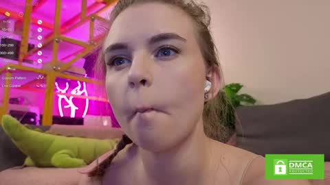 Snapshot of flexi_pixie chatting on 11/10/25, 06:01 Leia online show from 11/10/25, 06:01