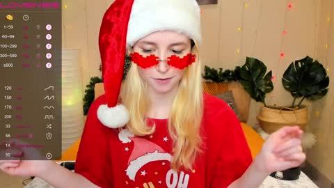 Snapshot of fleximona chatting on 12/20/24, 12:49 FlexiMona online show from 12/20/24, 12:49