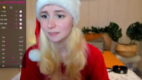 Snapshot of fleximona chatting on 12/21/24, 12:38 FlexiMona online show from 12/21/24, 12:38