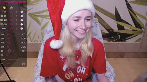 Snapshot of fleximona chatting on 12/22/24, 12:16 FlexiMona online show from 12/22/24, 12:16